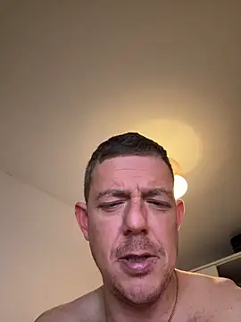 Snapshot of mrwright878787 chatting on 12/28/24, 02:33 mrwright878787 online show from 12/28/24, 02:33