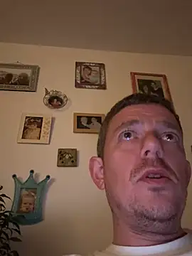 Snapshot of mrwright878787 chatting on 01/11/25, 05:52 mrwright878787 online show from 01/11/25, 05:52