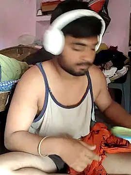 Snapshot of Cuty_dev chatting on 03/20/25, 07:47 Cuty dev online show from 03/20/25, 07:47