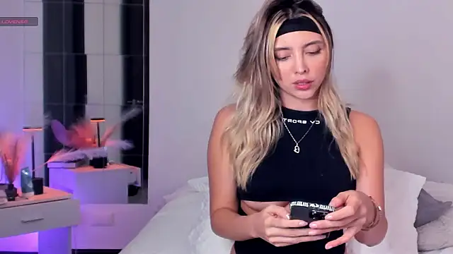 Snapshot of sammanthalove chatting on 03/15/26, 03:23 sammanthalove online show from 03/15/26, 03:23