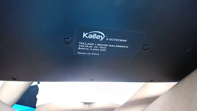 Snapshot of KOURTNEY-- chatting on 09/21/25, 01:40 KOURTNEY-- online show from 09/21/25, 01:40