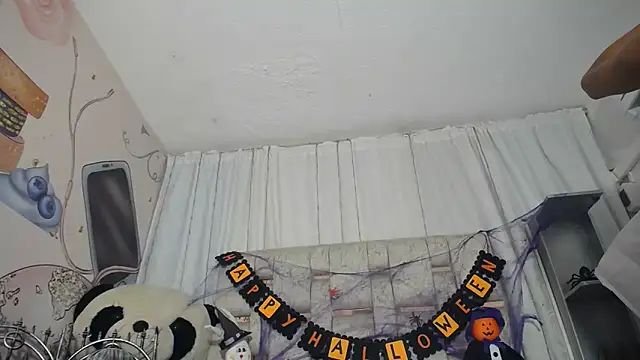 Snapshot of KOURTNEY-- chatting on 10/11/25, 01:49 KOURTNEY-- online show from 10/11/25, 01:49