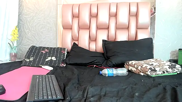 KOURTNEY-- online show from 11/13/25, 02:10