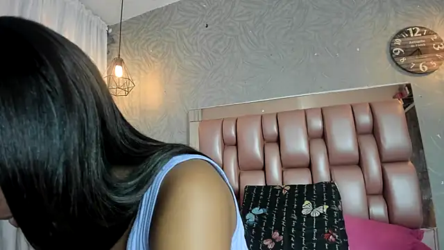 KOURTNEY-- online show from 11/29/25, 02:25