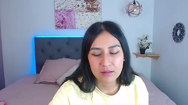 mia aira online show from 02/11/25, 08:31