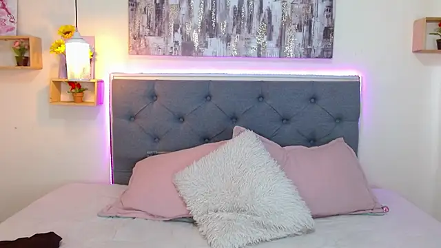 mia aira online show from 09/08/25, 03:11