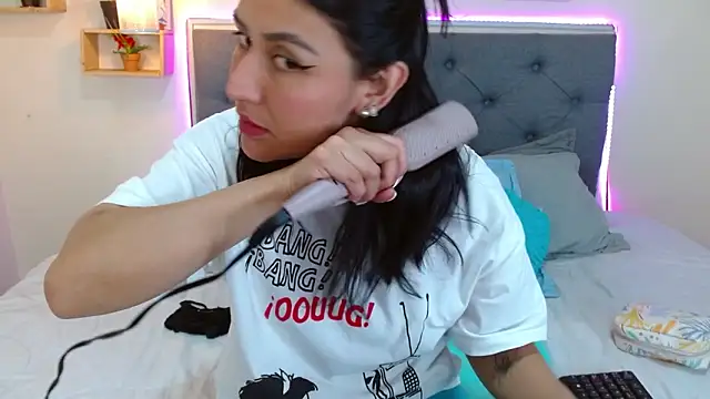 mia aira online show from 09/25/25, 03:16