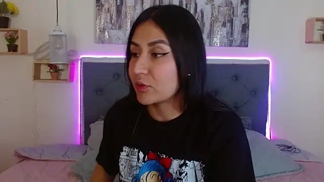 mia aira online show from 10/04/25, 02:59