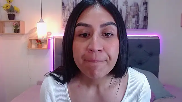 mia aira online show from 10/10/25, 03:11