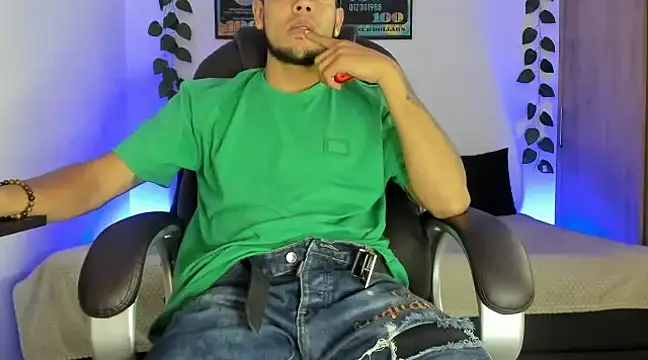 Snapshot of mikee_scooth chatting on 03/04/25, 01:28 mikee scooth online show from 03/04/25, 01:28