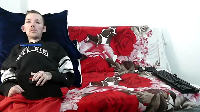 Snapshot of Sophia_and_Thomas chatting on 12/17/25, 09:43 Sophia and Thomas online show from 12/17/25, 09:43