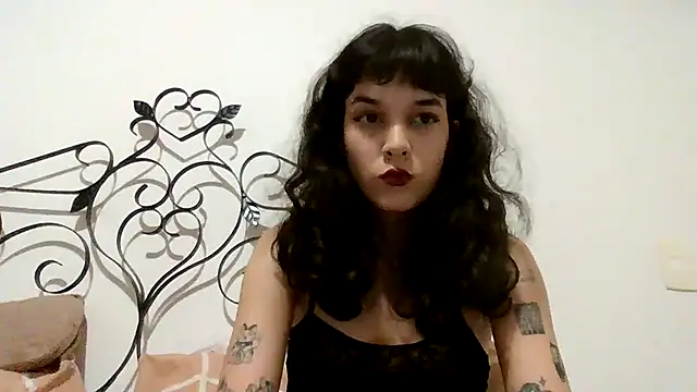 Snapshot of kimmykink chatting on 10/14/25, 11:49 kimmykink online show from 10/14/25, 11:49