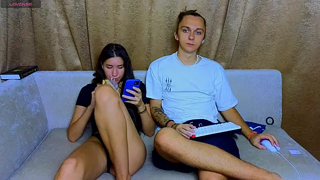 Snapshot of do_u_know_them chatting on 01/03/25, 09:47 do u know them online show from 01/03/25, 09:47