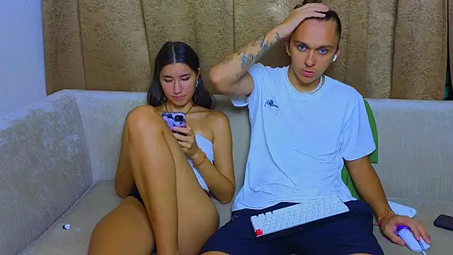 Snapshot of do_u_know_them chatting on 02/25/25, 12:24 do u know them online show from 02/25/25, 12:24