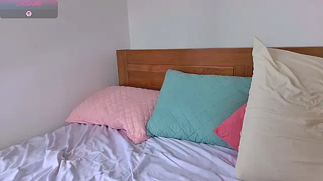 Snapshot of SashaStory chatting on 11/14/25, 07:29 SashaStory online show from 11/14/25, 07:29