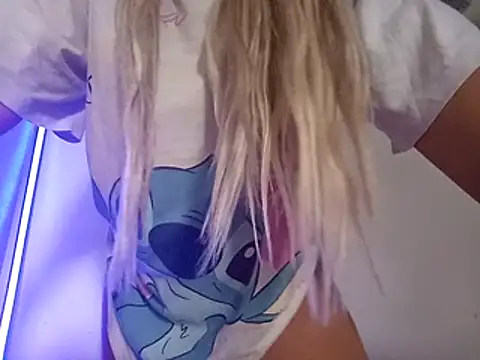 Snapshot of niunia19 chatting on 10/30/25, 10:16 niunia19 online show from 10/30/25, 10:16