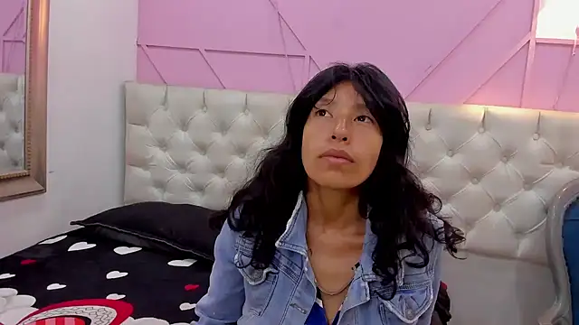 karolinee 66  online show from 05/01/26, 04:06