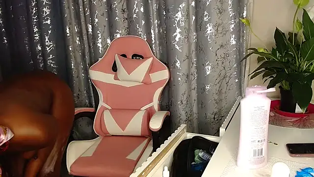 MissBigNipples online show from 06/18/26, 01:50