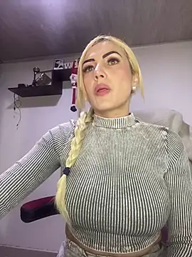 Snapshot of alicev_kitty chatting on 12/19/25, 11:50 alicev kitty online show from 12/19/25, 11:50