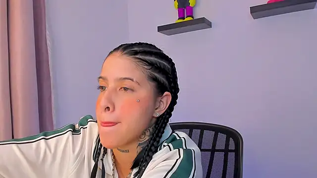 Gangster Girl online show from 02/11/25, 01:10