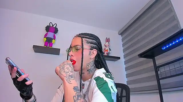 Gangster Girl online show from 12/21/25, 09:22