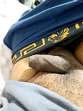 Snapshot of HARRISXN777 chatting on 11/24/25, 12:10 HARRISXN777 online show from 11/24/25, 12:10