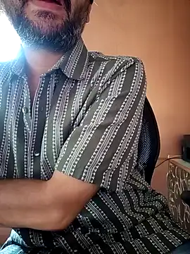 Snapshot of daddy_indian chatting on 12/10/24, 04:45 daddy indian online show from 12/10/24, 04:45