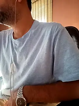 Snapshot of daddy_indian chatting on 02/15/25, 11:39 daddy indian online show from 02/15/25, 11:39