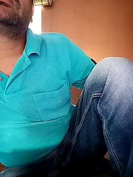 Snapshot of daddy_indian chatting on 03/05/25, 04:13 daddy indian online show from 03/05/25, 04:13