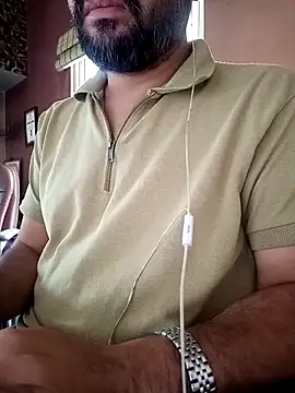 Snapshot of daddy_indian chatting on 09/11/25, 04:23 daddy indian online show from 09/11/25, 04:23