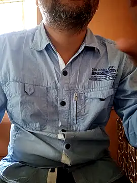 Snapshot of daddy_indian chatting on 10/20/25, 07:31 daddy indian online show from 10/20/25, 07:31