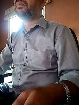 Snapshot of daddy_indian chatting on 10/23/25, 05:18 daddy indian online show from 10/23/25, 05:18