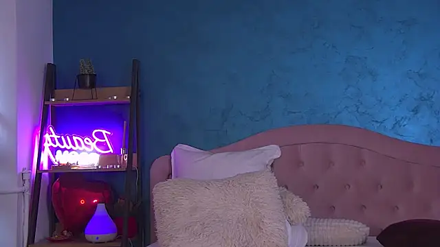 RaisaVawn online show from 02/08/25, 11:01