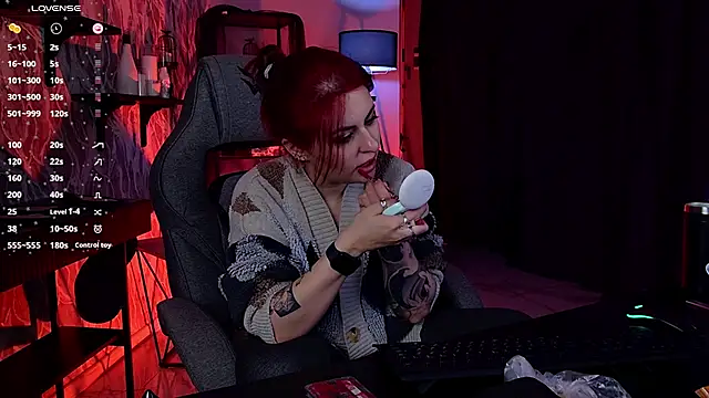 Snapshot of Lana__May chatting on 12/21/25, 09:27 Lana May online show from 12/21/25, 09:27