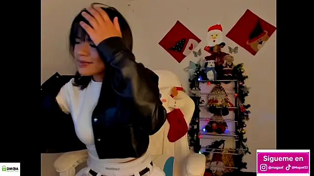 Snapshot of meganthompsonn22 chatting on 11/27/25, 01:07 meganthompsonn22 online show from 11/27/25, 01:07