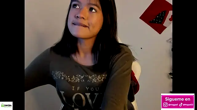 Snapshot of meganthompsonn22 chatting on 11/30/25, 08:24 meganthompsonn22 online show from 11/30/25, 08:24