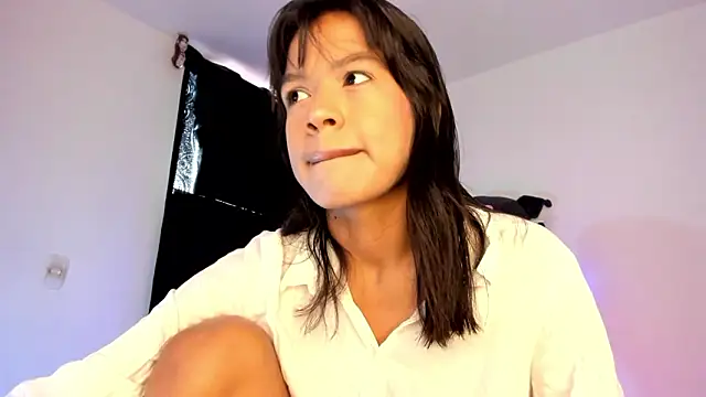 Snapshot of meganthompsonn22 chatting on 03/09/26, 12:09 meganthompsonn22 online show from 03/09/26, 12:09