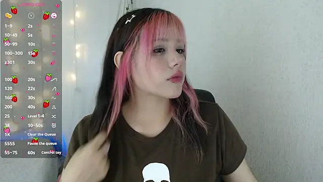 Snapshot of mixie_cute chatting on 12/22/24, 08:58 mixie cute online show from 12/22/24, 08:58