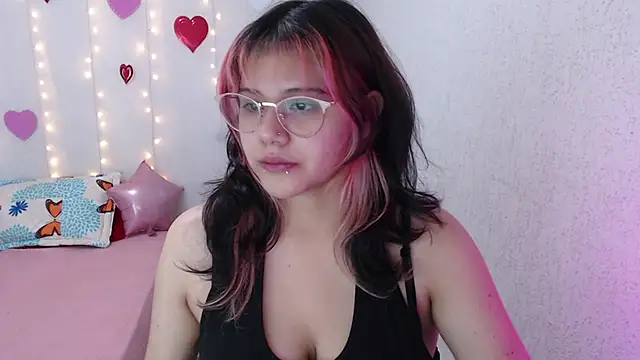 Snapshot of mixie_cute chatting on 02/16/25, 05:04 mixie cute online show from 02/16/25, 05:04