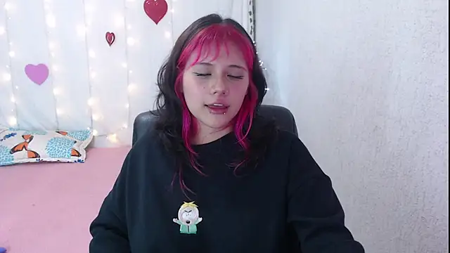 Snapshot of mixie_cute chatting on 02/18/25, 10:58 mixie cute online show from 02/18/25, 10:58