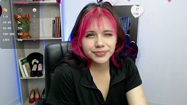 Snapshot of mixie_cute chatting on 02/20/25, 08:14 mixie cute online show from 02/20/25, 08:14