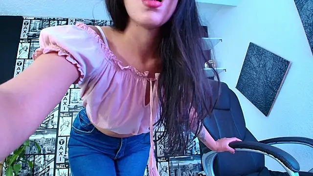 EmiGomez  online show from 12/03/25, 02:04