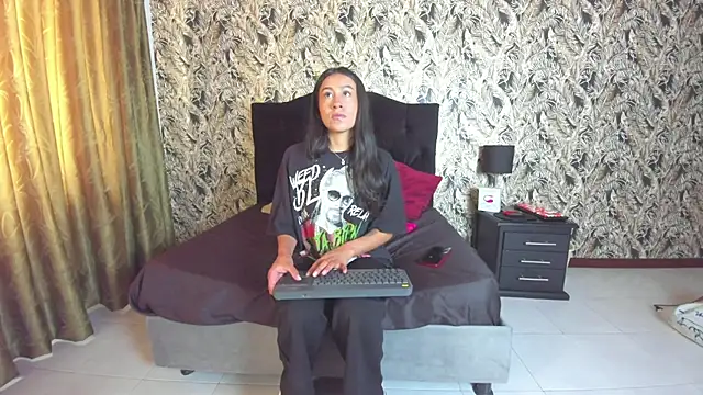 EmiGomez  online show from 12/05/25, 12:58