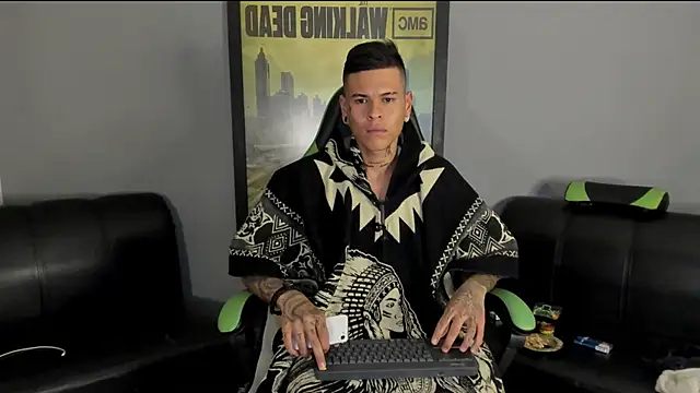 Snapshot of jamesinked_ chatting on 12/20/24, 04:31 jamesinked online show from 12/20/24, 04:31