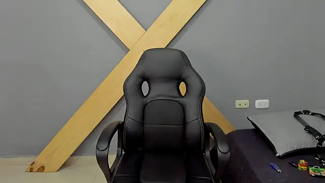 Snapshot of jamesinked_ chatting on 12/27/24, 03:37 jamesinked online show from 12/27/24, 03:37