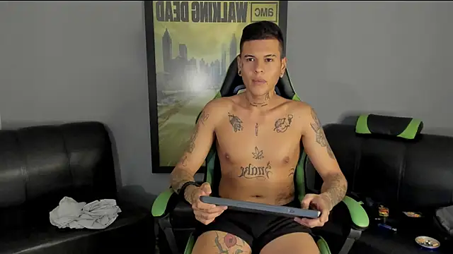 Snapshot of jamesinked_ chatting on 12/28/24, 09:51 jamesinked online show from 12/28/24, 09:51