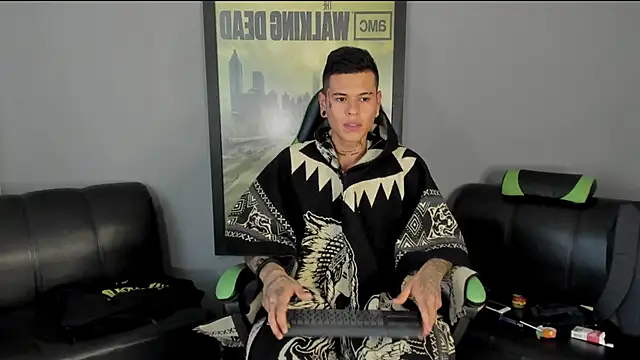 Snapshot of jamesinked_ chatting on 12/30/24, 07:21 jamesinked online show from 12/30/24, 07:21