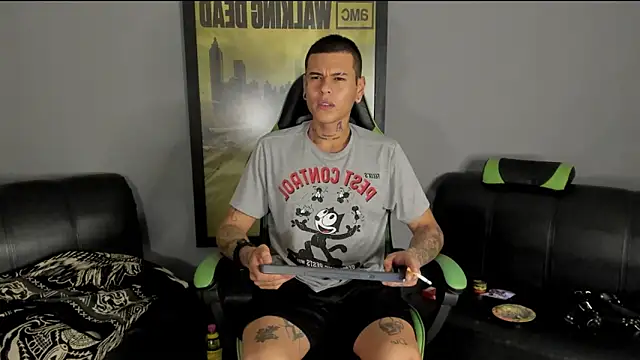 Snapshot of jamesinked_ chatting on 01/04/25, 02:14 jamesinked online show from 01/04/25, 02:14