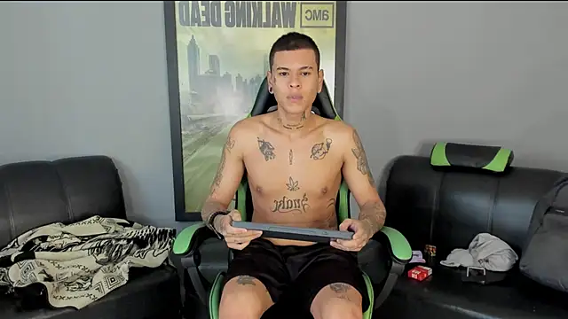 Snapshot of jamesinked_ chatting on 01/04/25, 07:02 jamesinked online show from 01/04/25, 07:02