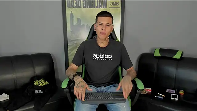 Snapshot of jamesinked_ chatting on 01/06/25, 07:24 jamesinked online show from 01/06/25, 07:24